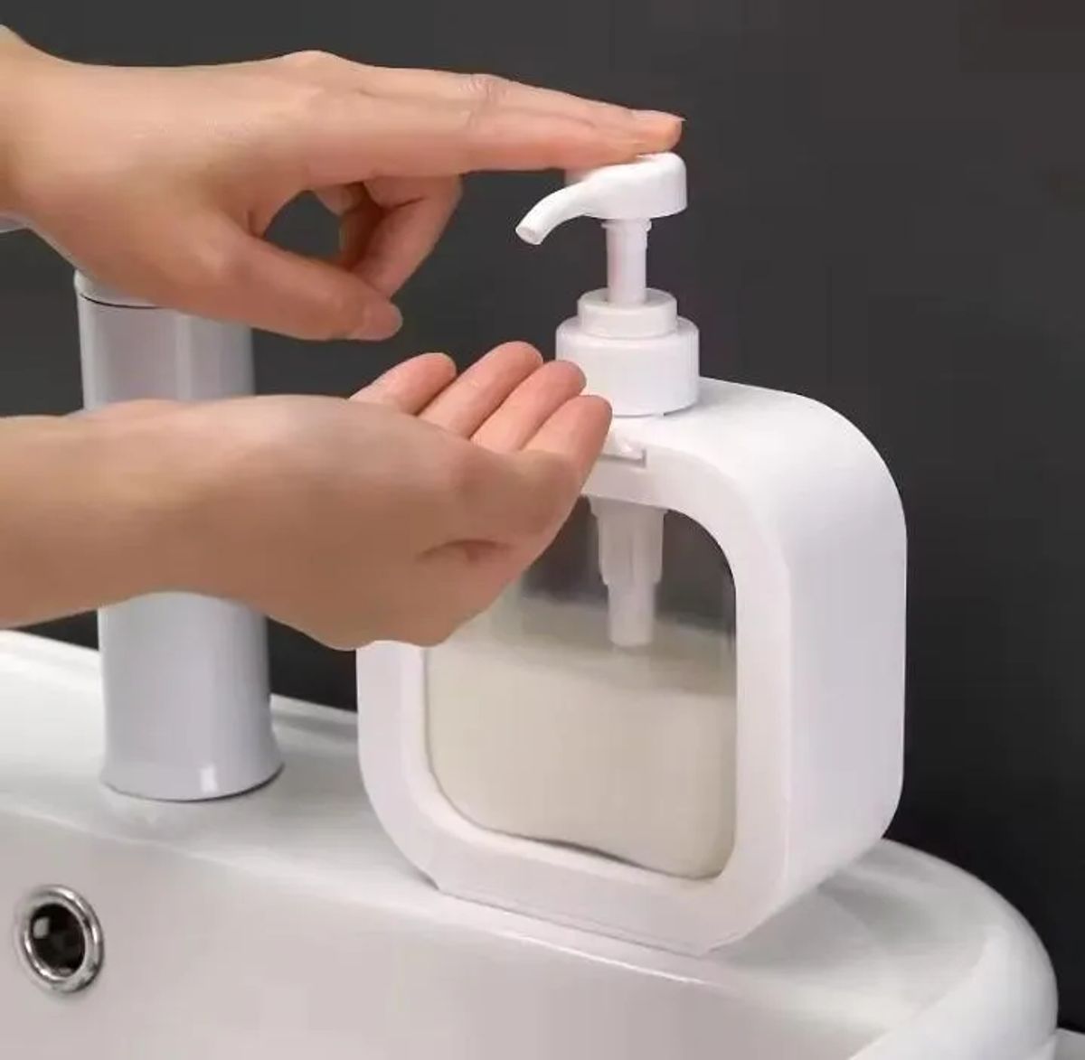 Liquid Soap Dispenser 500ml - in use